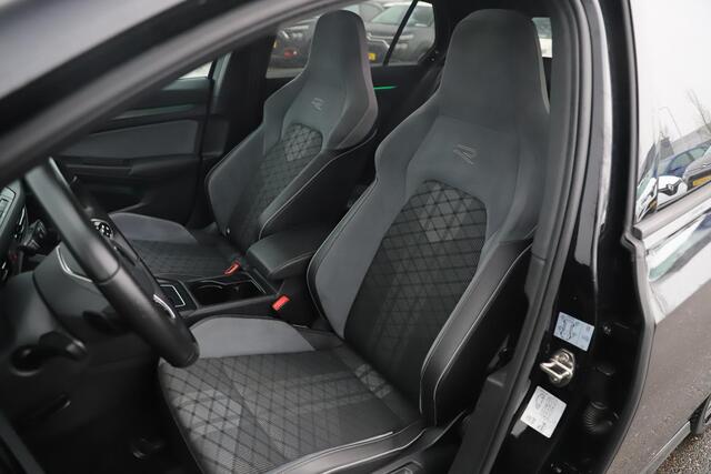 Volkswagen GOLF 1.5 eTSI R-Line Business+ 150PK DSG Automaat Panoramadak Sfeerverlichting LED 18 inch Carplay Android