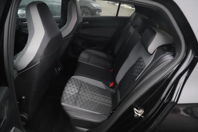 Volkswagen GOLF 1.5 eTSI R-Line Business+ 150PK DSG Automaat Panoramadak Sfeerverlichting LED 18 inch Carplay Android