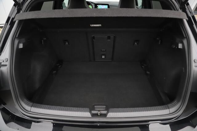 Volkswagen GOLF 1.5 eTSI R-Line Business+ 150PK DSG Automaat Panoramadak Sfeerverlichting LED 18 inch Carplay Android