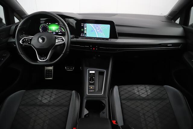 Volkswagen GOLF 1.5 eTSI R-Line Business+ 150PK DSG Automaat Panoramadak Sfeerverlichting LED 18 inch Carplay Android