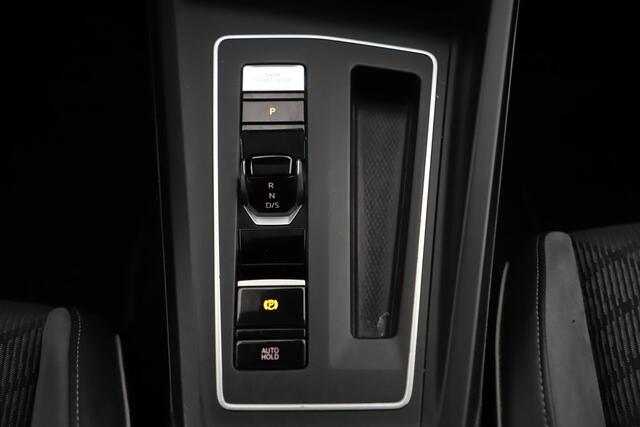 Volkswagen GOLF 1.5 eTSI R-Line Business+ 150PK DSG Automaat Panoramadak Sfeerverlichting LED 18 inch Carplay Android