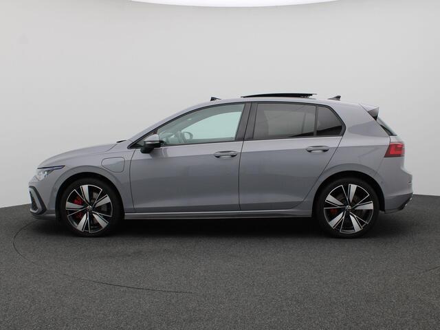 Volkswagen GOLF 1.4 eHybrid GTE 245PK DSG SOH 87%, Pano-Schuifdak, 18" LM Velgen, Trekhaak, Matrix LED-verlichting, Keyless, Head-Up Display, Stoel-Stuurverwarming, Navi, Adaptieve Cruise Controle