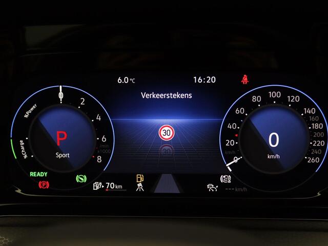 Volkswagen GOLF 1.4 eHybrid GTE 245PK DSG SOH 87%, Pano-Schuifdak, 18" LM Velgen, Trekhaak, Matrix LED-verlichting, Keyless, Head-Up Display, Stoel-Stuurverwarming, Navi, Adaptieve Cruise Controle