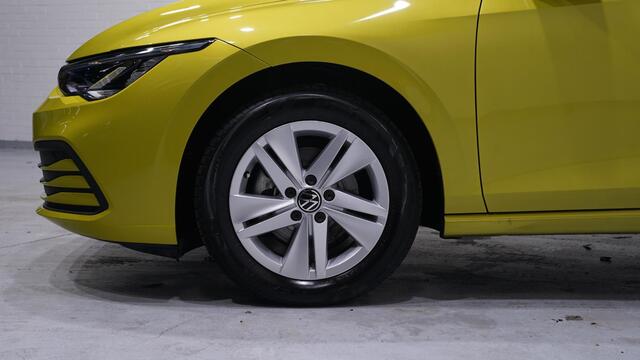 Volkswagen GOLF 1.5 eTSI Life Business Stoel-en stuurverwarming Memory Apple Carplay PDC v+a