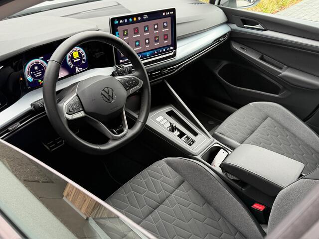 Volkswagen GOLF 1.5 eTSI 150pk DSG Goal | Camera | Trekhaak | Dode hoek | IQ light | Rijklaar incl. garantie