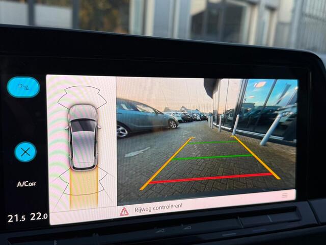 Volkswagen GOLF 1.5 TSI Style 131PK | 1e Eigenaar | DEALERONDERHOUDEN | NL AUTO | Zeer Nette Staat | Achteruitrijcamera | Massage Stoelen | Cruise Control Adaptief | Full-LED koplampen | 2 Sleutels |