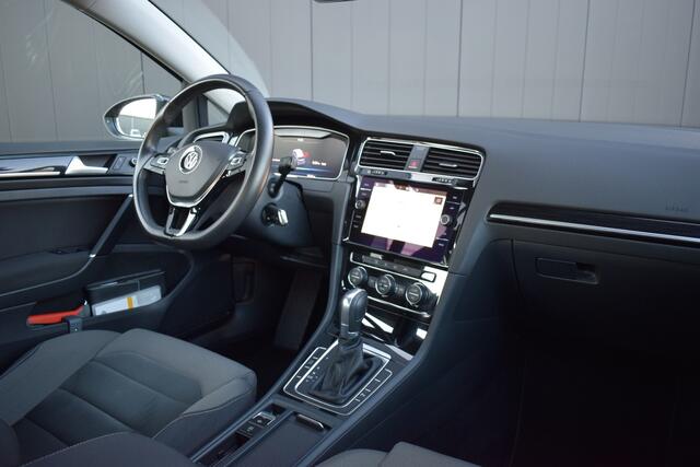 Volkswagen GOLF 1.5 TSi Automaat Highline LED | Carplay | Alcantara | Sportstoelen | Full Map Navi | ECC
