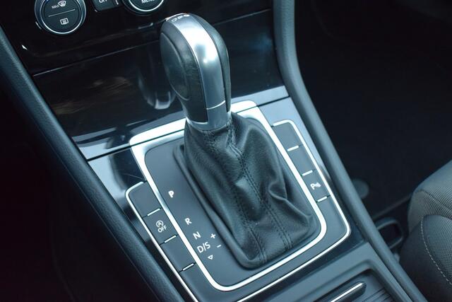 Volkswagen GOLF 1.5 TSi Automaat Highline LED | Carplay | Alcantara | Sportstoelen | Full Map Navi | ECC