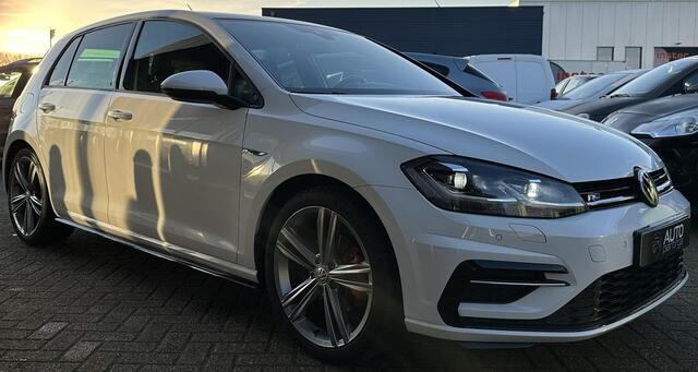 Volkswagen GOLF 1.4 TSI Highline Business R BOM VOL | Nette Staat! | 3x R-Line | Pano | DSG | Facelift | Led | Grote Navi | 18 Inch | Afneembare Trekhaak | Stoelverwarming | Dodehoek Detectie |