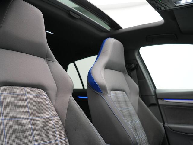 Volkswagen GOLF 1.4 eHybrid GTE Plug In Hybrid 245pk Dealer O.H PHEV | Trekhaak Af Fabriek | Panodak | Adaptive Cruise | IQ Light | Camera | Sportstoelen & Stuur Verwarmd | Keyless | Blis | Navigatie | Virtual | DAB |