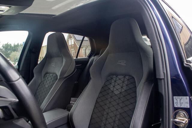 Volkswagen GOLF 1.5 eTSI R-Line Business+ PANO CAMERA ACC CARPLAY