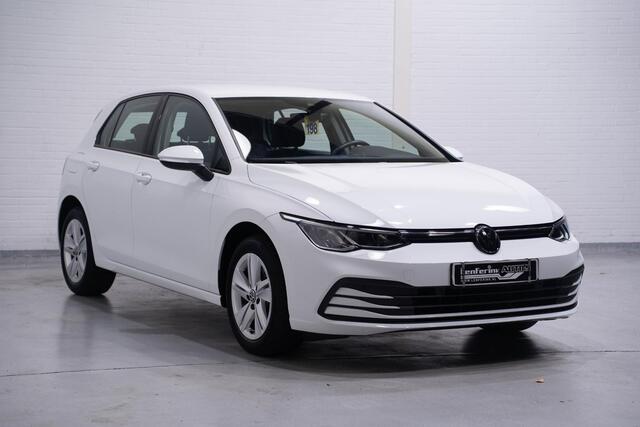 Volkswagen GOLF 1.0 eTSI Life Navi Camera PDC v+a Apple Carplay NAP Rijklaar incl. 12 maanden garantie
