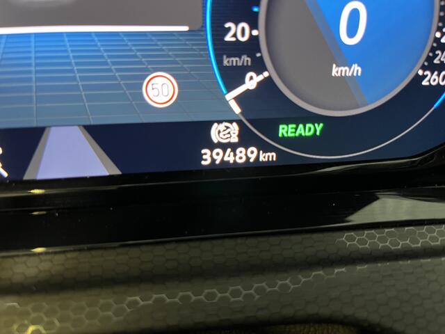 Volkswagen GOLF 1.4 eHybrid GTE / AUTOMAAT/ 245 PK/ IQ. LIGHT/ LED MISTLAMPEN/ KEYLESS/ ADAPT. CRUISE/ CLIMA 3-ZONE/ HEAD-UP DISPLAY/ PARK. SENSOREN + CAMERA