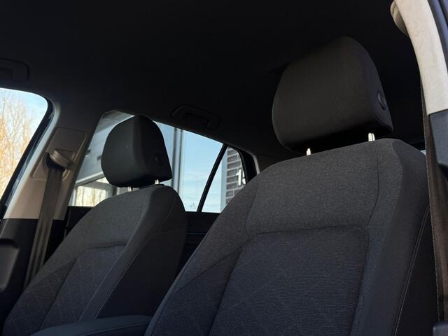 Volkswagen GOLF 1.0 eTSI Automaat Life Apple-Carplay *NL-AUTO*