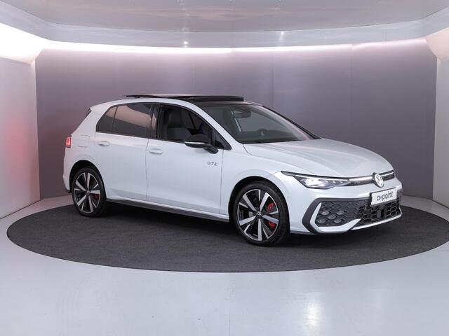 Volkswagen GOLF 1.5 eHybrid GTE 272 pk Automaat (DSG) | Verlengde garantie | Navigatie | Panoramadak | Trekhaak (wegklapbaar) | Parkeersensoren (Park assist) | Rondomzicht camera | Stoelverwarming |