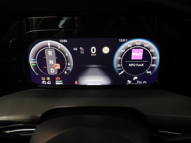 Volkswagen GOLF 1.5 eHybrid GTE 272 pk Automaat (DSG) | Verlengde garantie | Navigatie | Panoramadak | Trekhaak (wegklapbaar) | Parkeersensoren (Park assist) | Rondomzicht camera | Stoelverwarming |