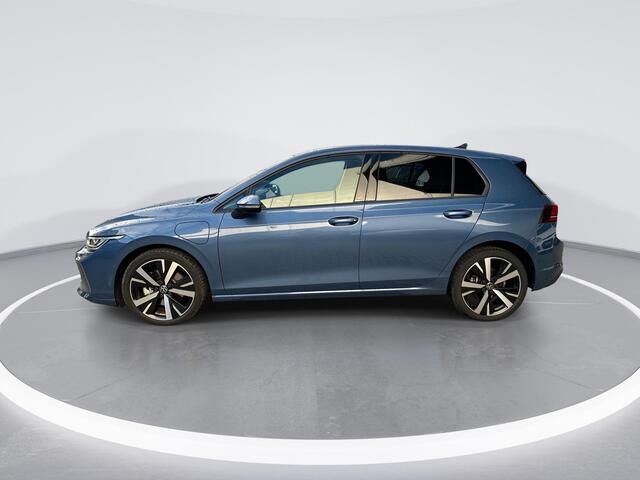 Volkswagen GOLF 1.5 eHybrid 204pk DSG Life Edition · Camera · Keyless · Stuur- & Stoelverwarming · ACC · Apple/Android Car Play · Sfeerverlichting · Garantie t/m 12-06-2029 of 100.000km