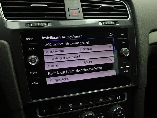 Volkswagen GOLF 1.5TSI/130PK Comfortline Business · Navigatie · Camera + Parkeersensoren · Apple/Android Car Play · Stoelverwarming ·