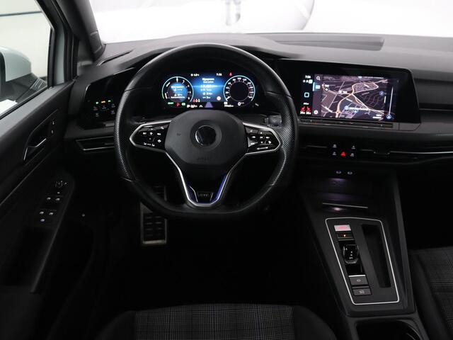 Volkswagen GOLF 1.4 eHybrid GTE | Stoelverwarming | Adaptive cruise | Carplay | Navigatie | Parkeerhulp | Full LED | Sfeerverlichting | Climate control | PHEV | Plug In
