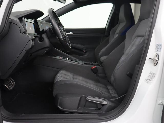 Volkswagen GOLF 1.4 eHybrid GTE | Stoelverwarming | Adaptive cruise | Carplay | Navigatie | Parkeerhulp | Full LED | Sfeerverlichting | Climate control | PHEV | Plug In