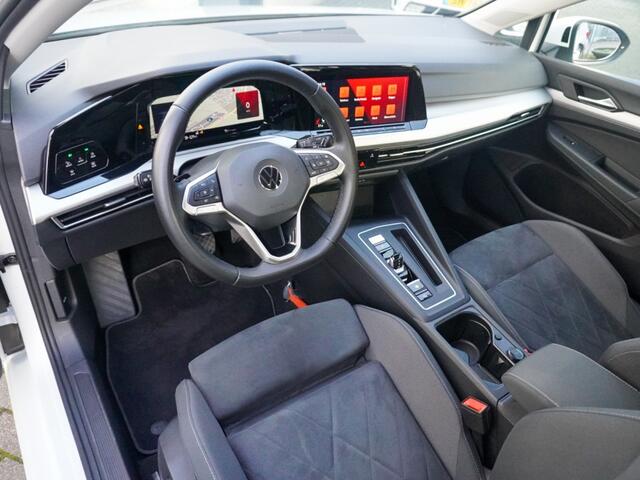 Volkswagen GOLF 1.0 eTSI Life Bns IQ Light | Stoel&Stuur verwarm.| CarPlay | ACC