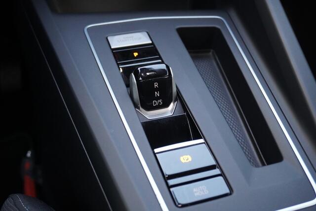 Volkswagen GOLF 1.0 eTSI Life Bns IQ Light | Stoel&Stuur verwarm.| CarPlay | ACC