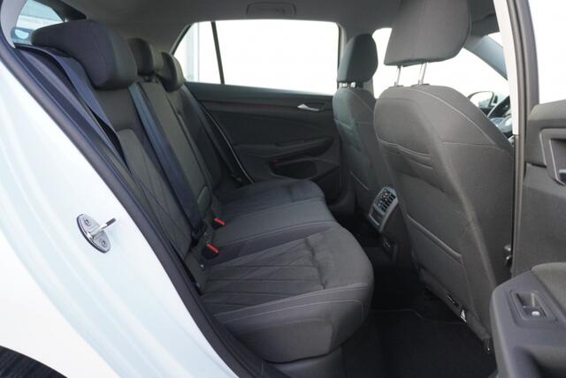 Volkswagen GOLF 1.0 eTSI Life Bns IQ Light | Stoel&Stuur verwarm.| CarPlay | ACC