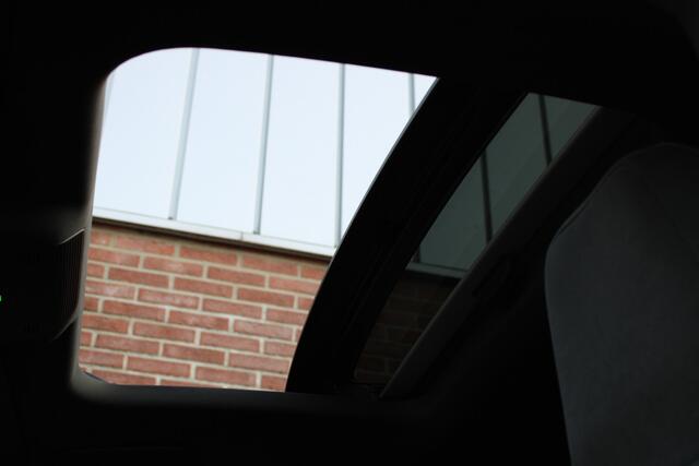 Volkswagen GOLF 1.5 eTSI R-Line 130PK |PANO-DAK|STUUR-STOELVERWARMING|17-INCH|