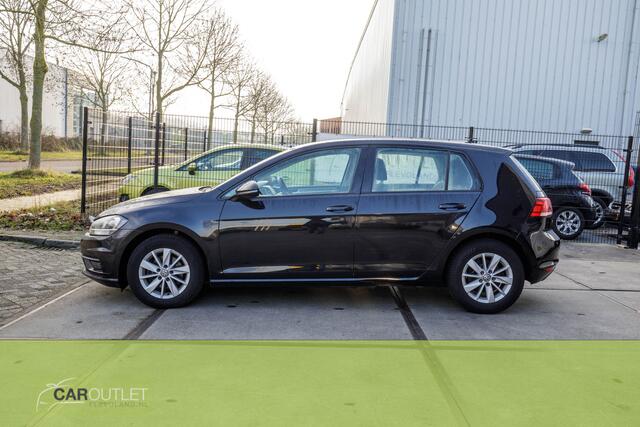 Volkswagen GOLF 1.0 TSI Comfortline Hele nette Golf! volledig onderhouden. NIEUWE APK bij aflevering. Discover media Navi met AppleCarplay/Android-auto Onlangs zeer groot onderhoud gehad.