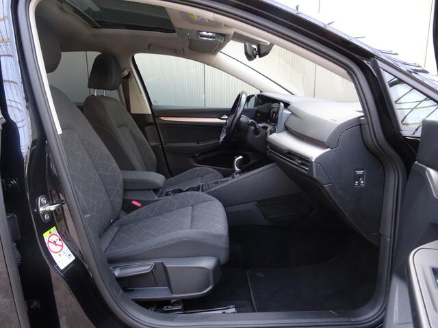 Volkswagen GOLF 1.5 TSI Style * PANORAMADAK * KEYLESS * 4 SEIZOENSBANDEN !!