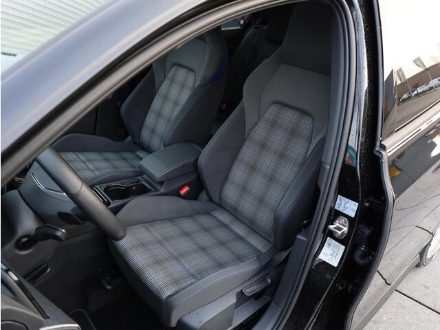 Volkswagen GOLF GTE 1.5 eHybrid 272PK | Panodak | Head-up | Keyless | Camera | IQ Light Matrix | Stoel&Stuurverwarming | Alarm |