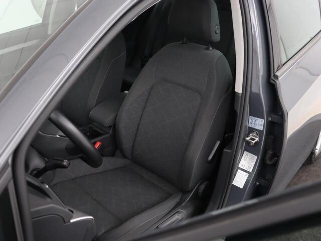 Volkswagen GOLF 1.0 TSI Life | Carplay | Navigatie | Adaptive cruise | Sfeerverlichting | Full LED | Climate control | Parkeerhulp | Keyless Start