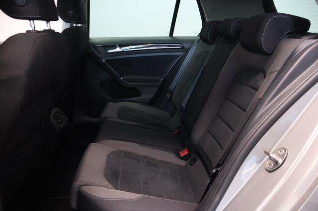 Volkswagen GOLF 1.4 TSI Highline Automaat | ACC | LED | Winter Pack | Keyless