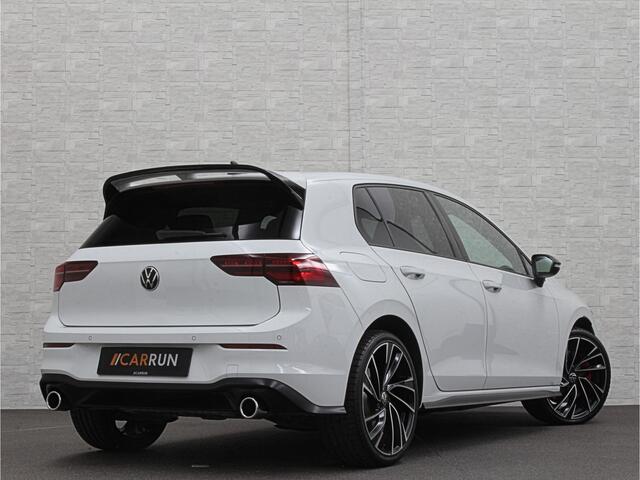 Volkswagen GOLF 245 pk GTE Hybrid | IQ-Light | ACC | 19'' | GTI Diffuser | Trekhaak | Stuurwielverwarming | Achteruitrij-Camera | 3-Zone Clima | Carplay | Sfeerverlichting | Draadloos Laden |