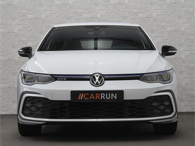 Volkswagen GOLF 245 pk GTE Hybrid | IQ-Light | ACC | 19'' | GTI Diffuser | Trekhaak | Stuurwielverwarming | Achteruitrij-Camera | 3-Zone Clima | Carplay | Sfeerverlichting | Draadloos Laden |