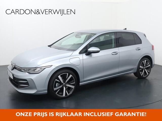 Volkswagen GOLF 8 Life Edition 1.5 eHybrid 150 kW / 204 PK DSG | Stoel- & stuurwielverwarming |