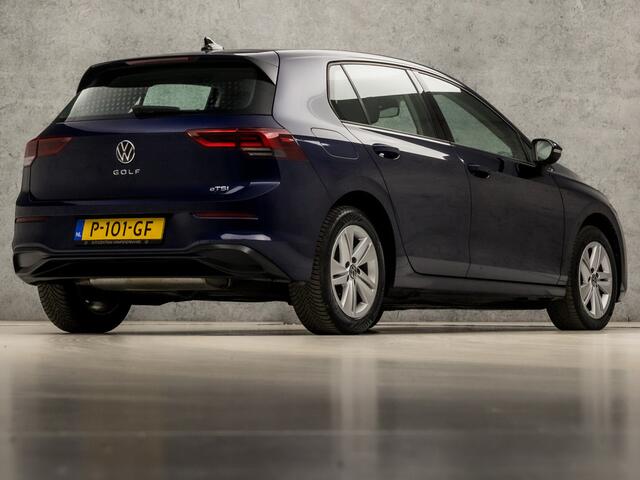 Volkswagen GOLF 1.0 TSI Sport Automaat (VIRTUAL COCKPIT, APPLE CARPLAY, GROOT NAVI, SFEERVERLICHTING, KEYLESS, LM VELGEN, SPORTSTOELEN, ADAPTIVE CRUISE, LED KOPLAMPEN, NIEUWSTAAT)