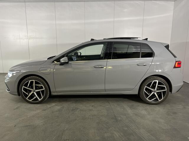 Volkswagen GOLF 1.4 eHybrid Style / AUTOMAAT/ PANO/ IQ LIGHT/ HEAD-UP DISPLAY/ KEYLESS/ ELEKTR. STOEL/ DIGITAL DASH/ ADAPT. CRUISE/ PARK. SENSOREN + CAMERA/ RIJ-MODI/ NAVI/ STOEL VERWARM.
