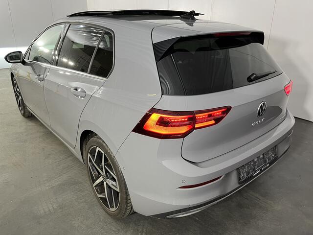 Volkswagen GOLF 1.4 eHybrid Style / AUTOMAAT/ PANO/ IQ LIGHT/ HEAD-UP DISPLAY/ KEYLESS/ ELEKTR. STOEL/ DIGITAL DASH/ ADAPT. CRUISE/ PARK. SENSOREN + CAMERA/ RIJ-MODI/ NAVI/ STOEL VERWARM.