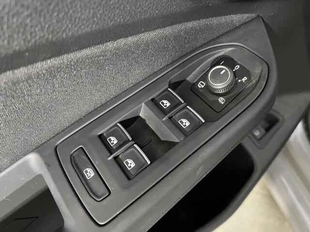 Volkswagen GOLF 1.4 eHybrid Style / AUTOMAAT/ PANO/ IQ LIGHT/ HEAD-UP DISPLAY/ KEYLESS/ ELEKTR. STOEL/ DIGITAL DASH/ ADAPT. CRUISE/ PARK. SENSOREN + CAMERA/ RIJ-MODI/ NAVI/ STOEL VERWARM.