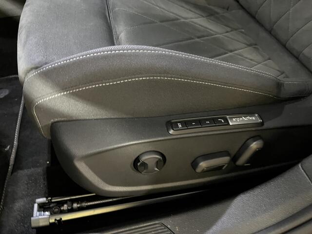 Volkswagen GOLF 1.4 eHybrid Style / AUTOMAAT/ ELEKTR. STOEL/ PARK. SENSOREN + CAMERA/ APP-CONNECT/ RIJ-MODI/ NAVI/ CLIMA/ STOEL VERWARM./ DIGITAL DASH