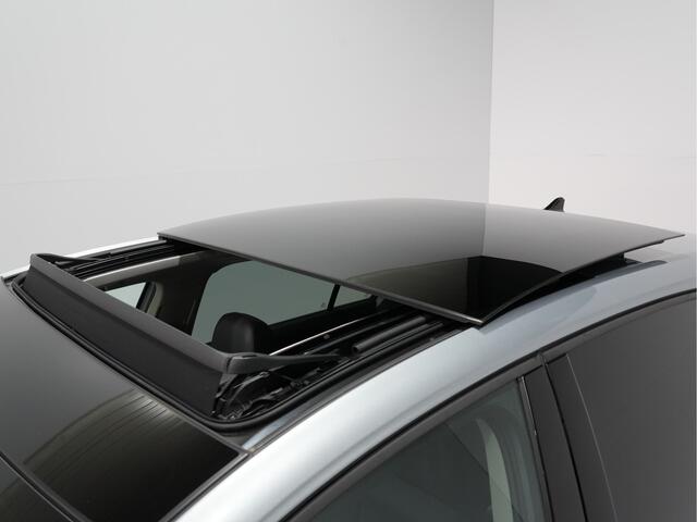 Volkswagen GOLF 1.5 eHybrid Life Edition Panorama Navi via App Camera Massage Acc 259