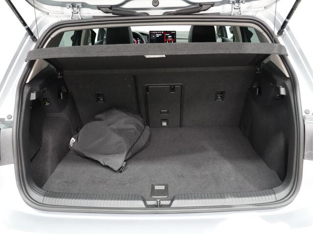 Volkswagen GOLF 1.5 eHybrid Life Edition Panorama Navi via App Camera Massage Acc 259