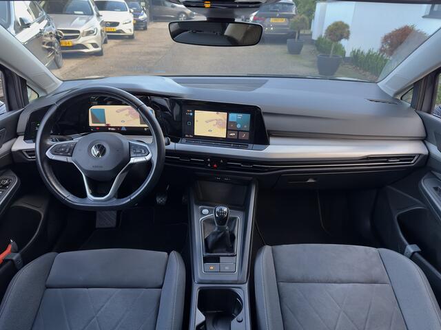 Volkswagen GOLF 1.5 TSI LIFE EDITION NAVI DIGI-DASH APPLE-CARPLAY LED LMV PDC