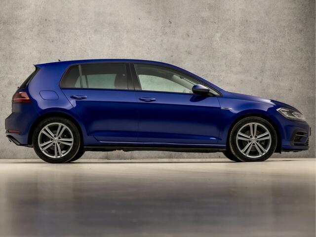 Volkswagen GOLF 1.5 TSI R-Line Sport 150Pk (APPLE CARPLAY, GROOT NAVI, CLIMATE, KEYLESS, STOELVERWARMING, DYNAMISCHE KNIPPERLICHTEN, ALCANTARA, GETINT GLAS, ADAPTIVE CRUISE, NIEUWE APK, NIEUWSTAAT)