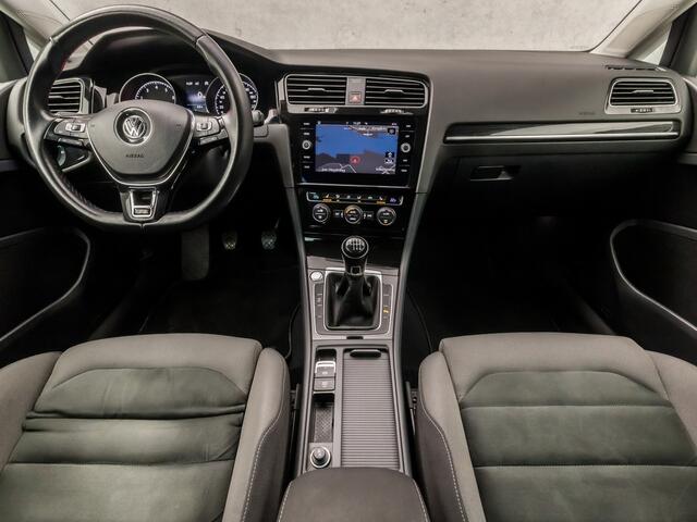 Volkswagen GOLF 1.5 TSI R-Line Sport 150Pk (APPLE CARPLAY, GROOT NAVI, CLIMATE, KEYLESS, STOELVERWARMING, DYNAMISCHE KNIPPERLICHTEN, ALCANTARA, GETINT GLAS, ADAPTIVE CRUISE, NIEUWE APK, NIEUWSTAAT)
