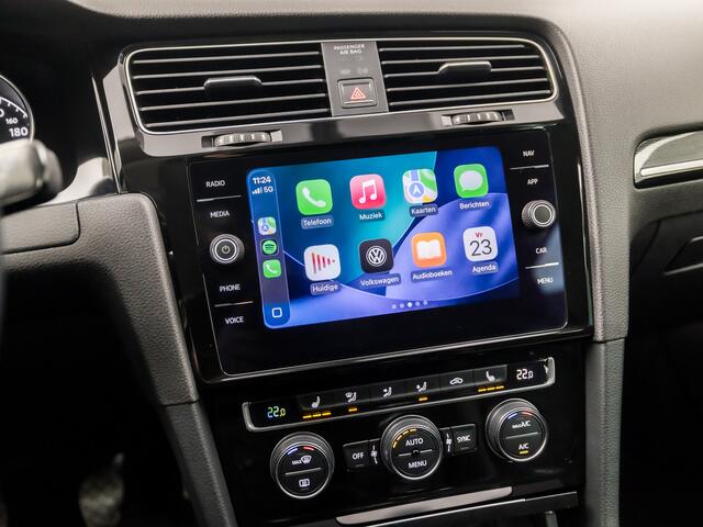 Volkswagen GOLF 1.5 TSI R-Line Sport 150Pk (APPLE CARPLAY, GROOT NAVI, CLIMATE, KEYLESS, STOELVERWARMING, DYNAMISCHE KNIPPERLICHTEN, ALCANTARA, GETINT GLAS, ADAPTIVE CRUISE, NIEUWE APK, NIEUWSTAAT)