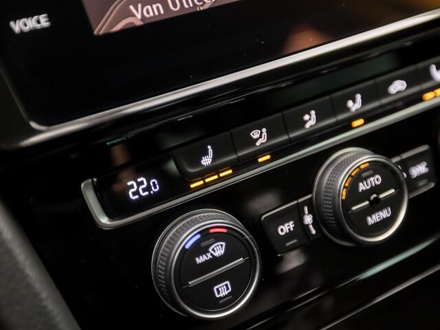 Volkswagen GOLF 1.5 TSI R-Line Sport 150Pk (APPLE CARPLAY, GROOT NAVI, CLIMATE, KEYLESS, STOELVERWARMING, DYNAMISCHE KNIPPERLICHTEN, ALCANTARA, GETINT GLAS, ADAPTIVE CRUISE, NIEUWE APK, NIEUWSTAAT)