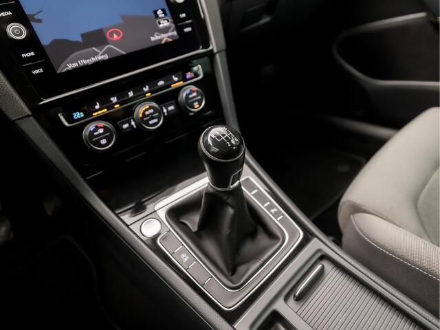 Volkswagen GOLF 1.5 TSI R-Line Sport 150Pk (APPLE CARPLAY, GROOT NAVI, CLIMATE, KEYLESS, STOELVERWARMING, DYNAMISCHE KNIPPERLICHTEN, ALCANTARA, GETINT GLAS, ADAPTIVE CRUISE, NIEUWE APK, NIEUWSTAAT)