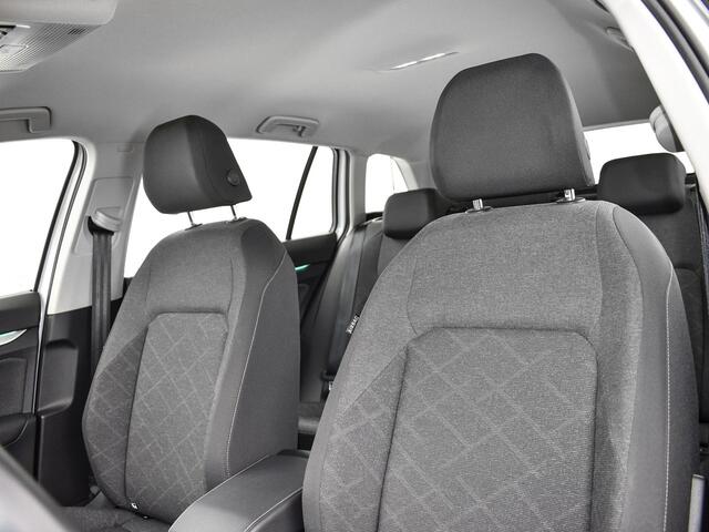 Volkswagen GOLF Variant 1.0 eTSI 110pk DSG Life · Camera · Elek.Trekhaak · Apple/Android Car Play · Navigatie · Sfeerverlichtiing · 16'' Inch · Garantie t/m 08-06-2027 of 100.000km